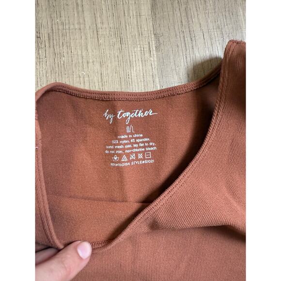 By Together Women’s Rust Brown Knit Tank Top M/L - Picture 2 of 5